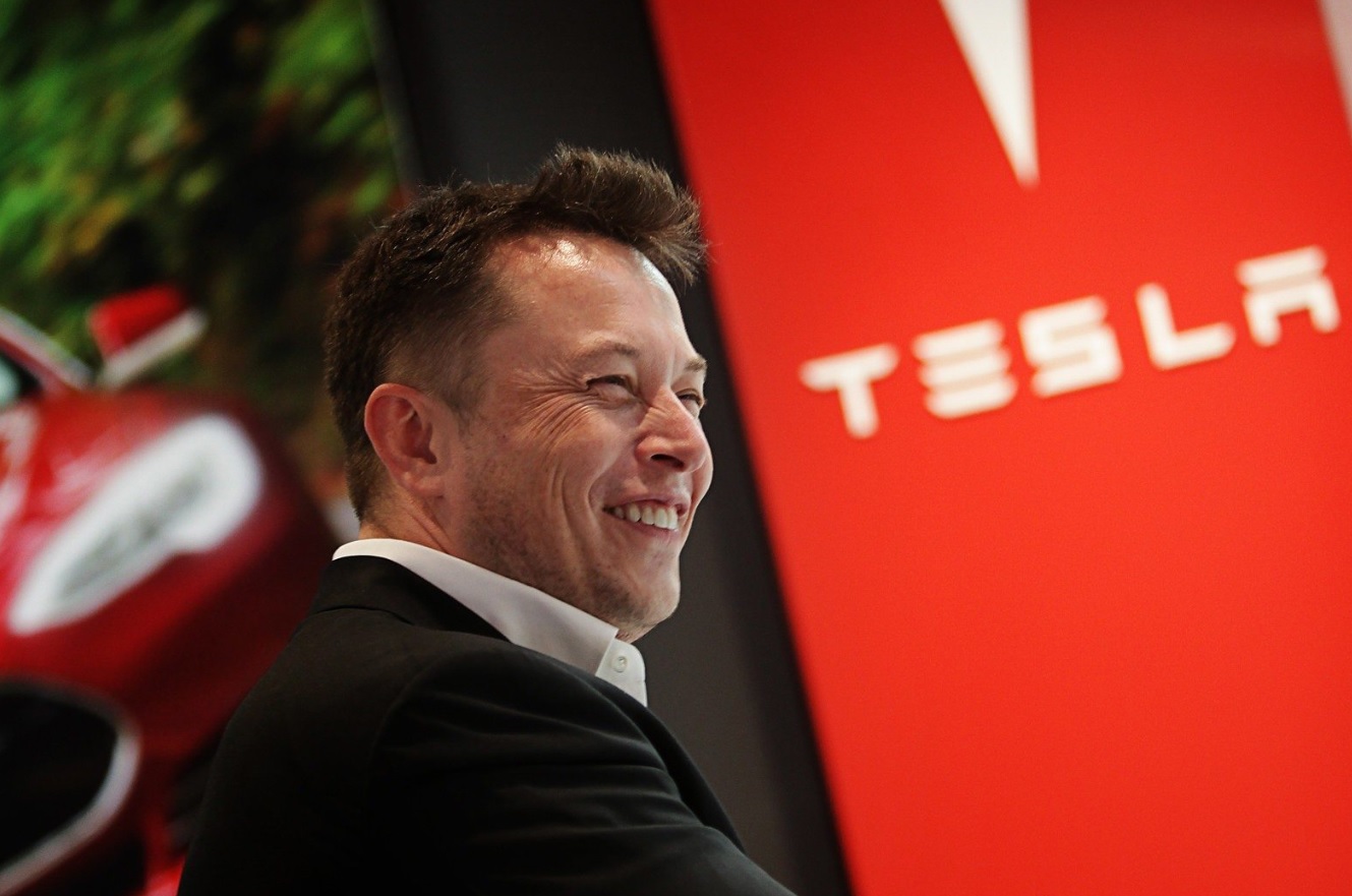 Tesla тарихидаги энг йирик буюртма: Илон Маскнинг бойлиги 250 млрд доллардан ошди