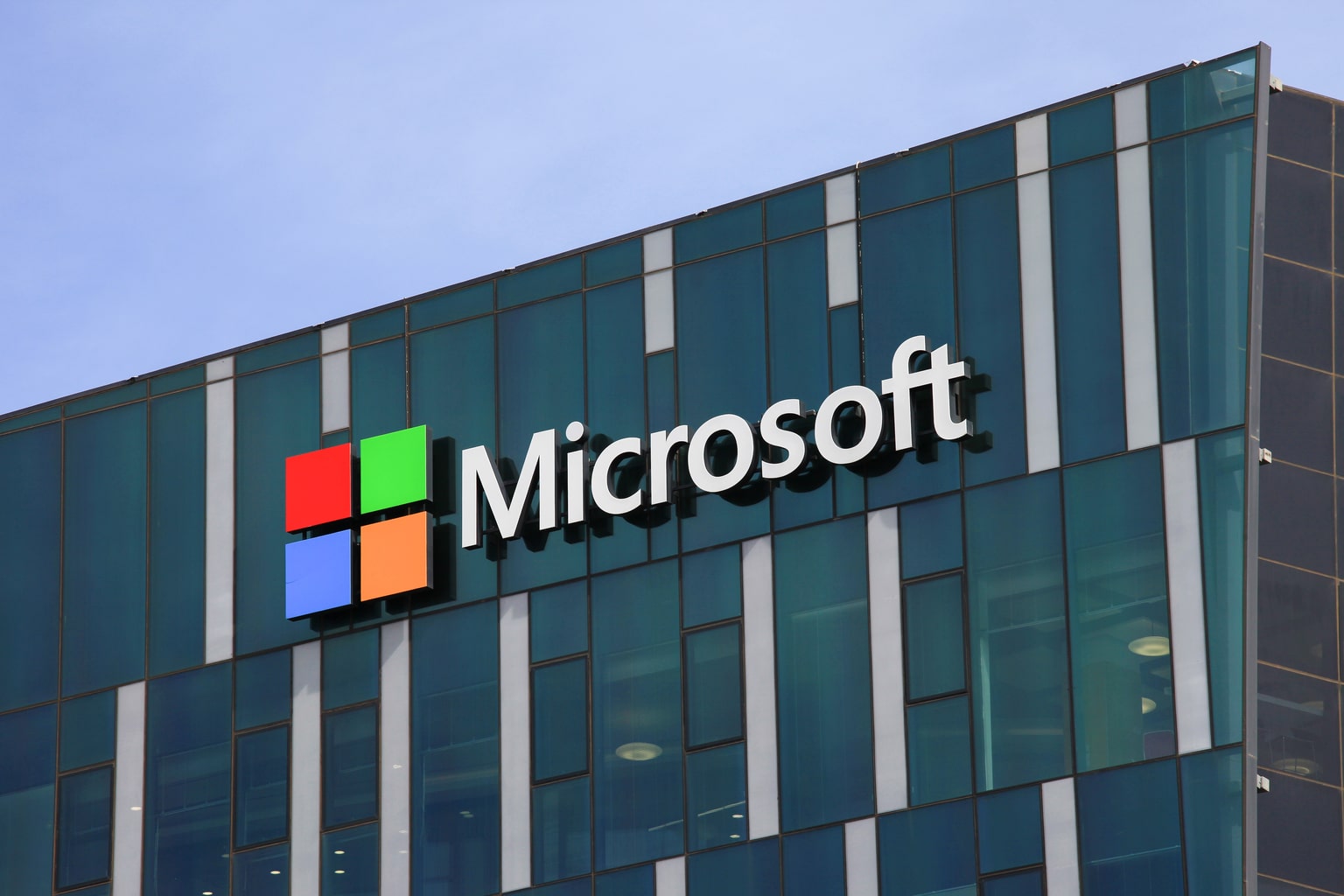 Microsoft — дунёдаги энг қиммат компания. Техногигант Apple’ни қандай ортда қолдирди?
