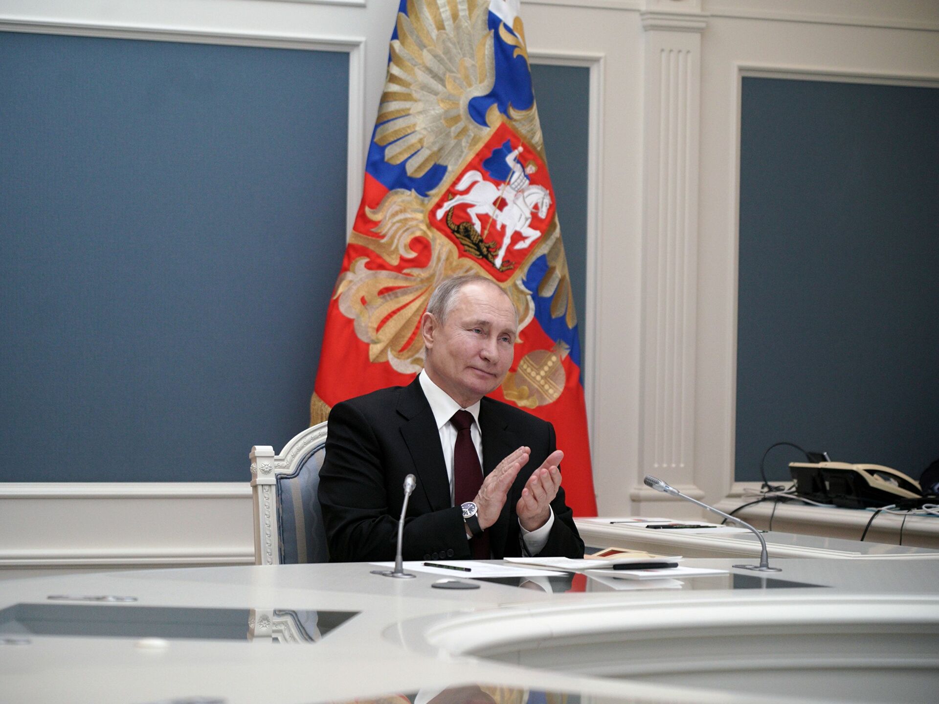 Владимир Путин ўзбекистонлик дастурчи қизларнинг сунъий интеллект лойиҳасига баҳо берди (видео)