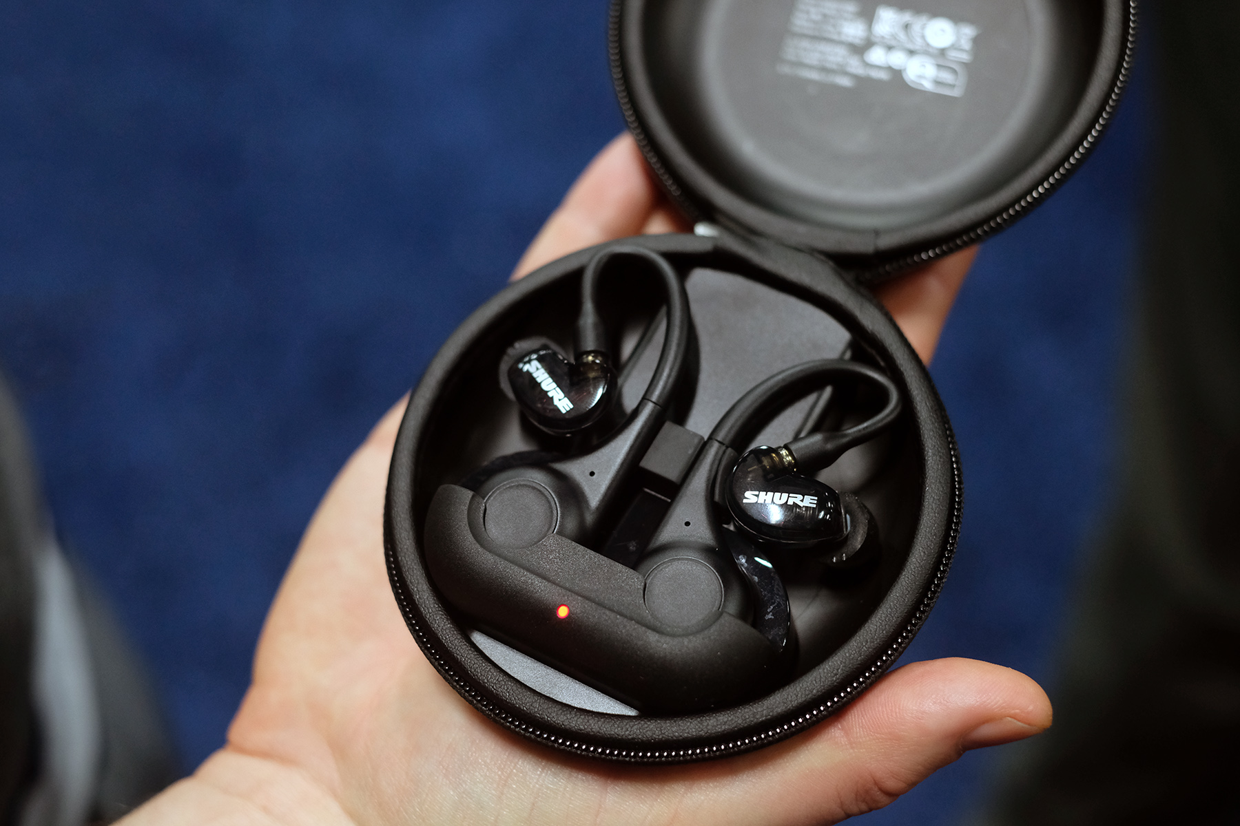 Shure ўз тарихидаги илк симсиз қулоқчинларни тақдим этди