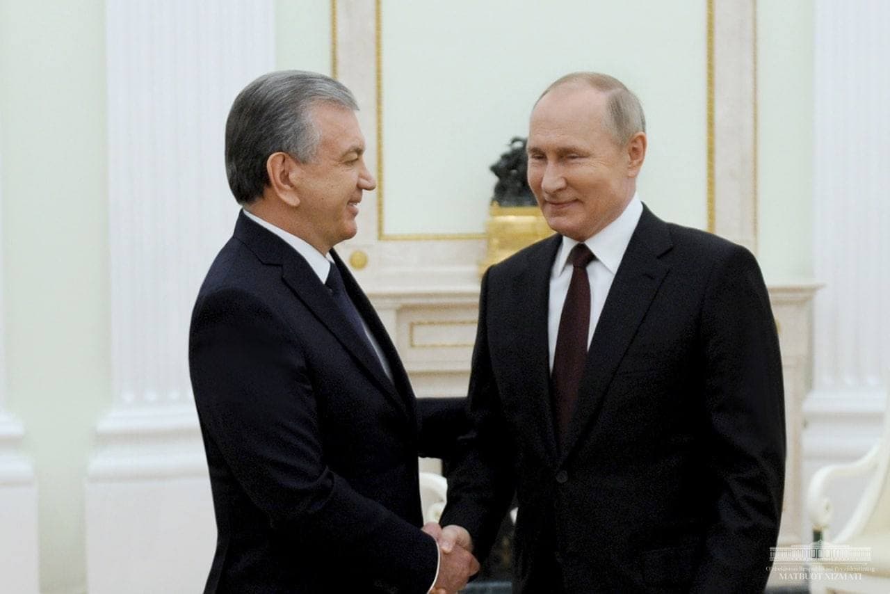 Путин билан учрашган Мирзиёев, 3 трлн сўм зарарга кирган «Халқ банки» ва камайтирилаётган жарималар — кунлик дайжест