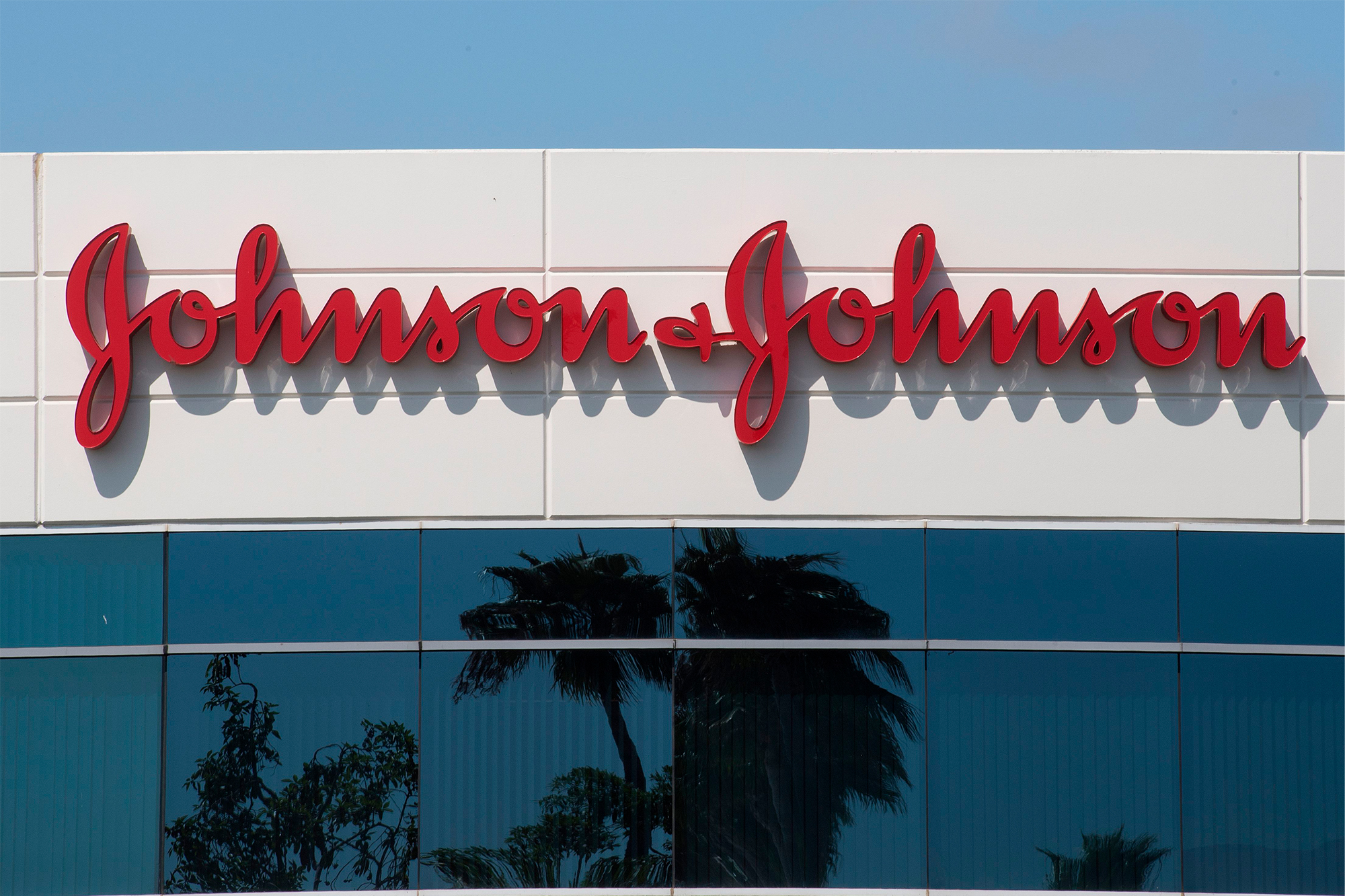 Johnson & Johnson иккита компанияга бўлинади