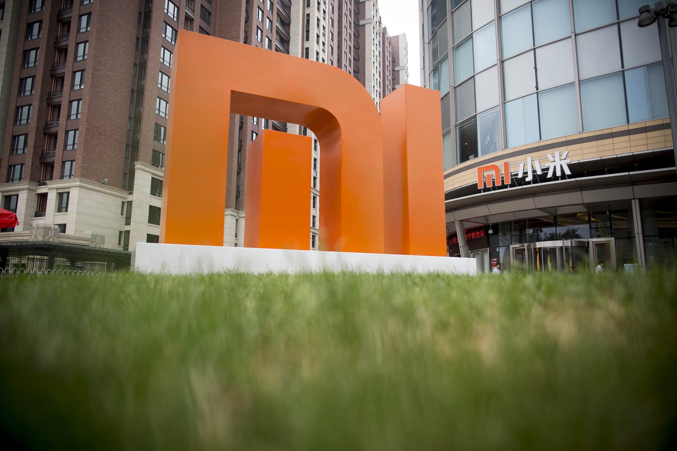 Xiaomi йилига 300 мингта электромобиль ишлаб чиқарадиган завод очади