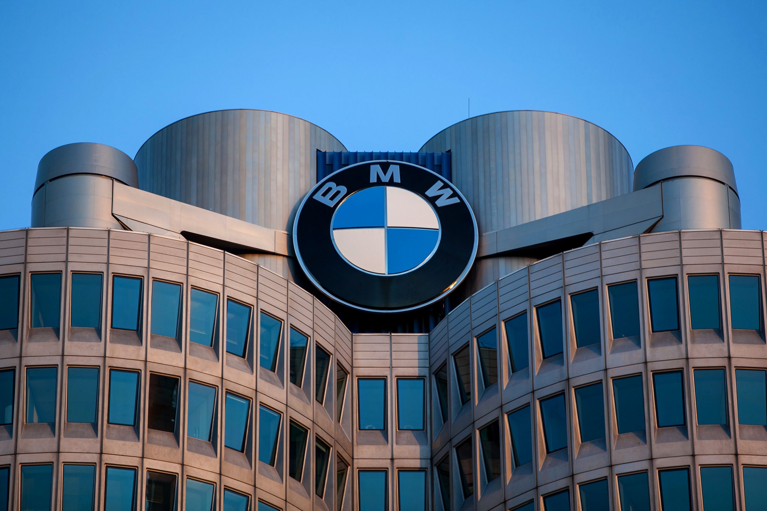 Чип танқислиги тўсиқ эмас. BMW’нинг соф даромади учинчи чоракда 42,4 фоизга ошди