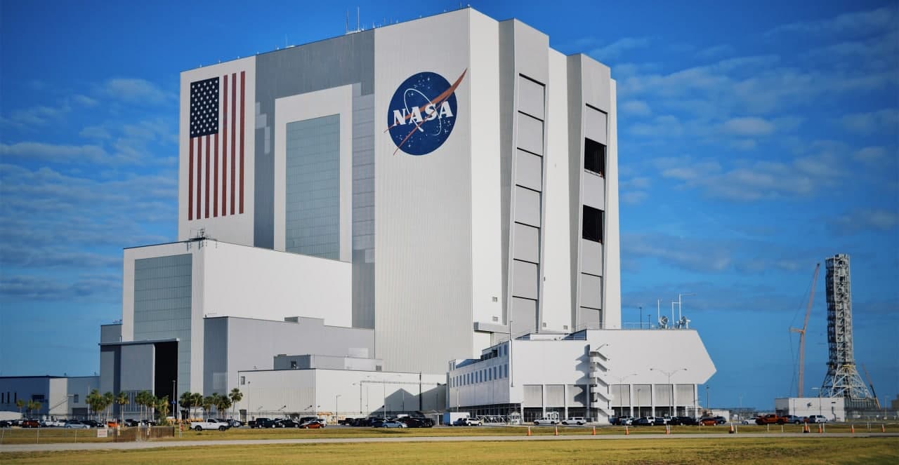 NASA ўзга сайёраликлар топилишига муносабатни баҳолаш учун илоҳиётчиларни ёллагани маълум бўлди