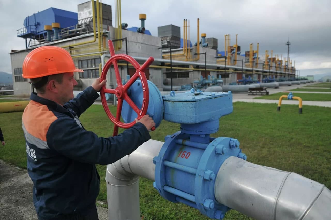 Украинада ёқилғи қуйиш шохобчаларини оммавий ёпиш бошланди