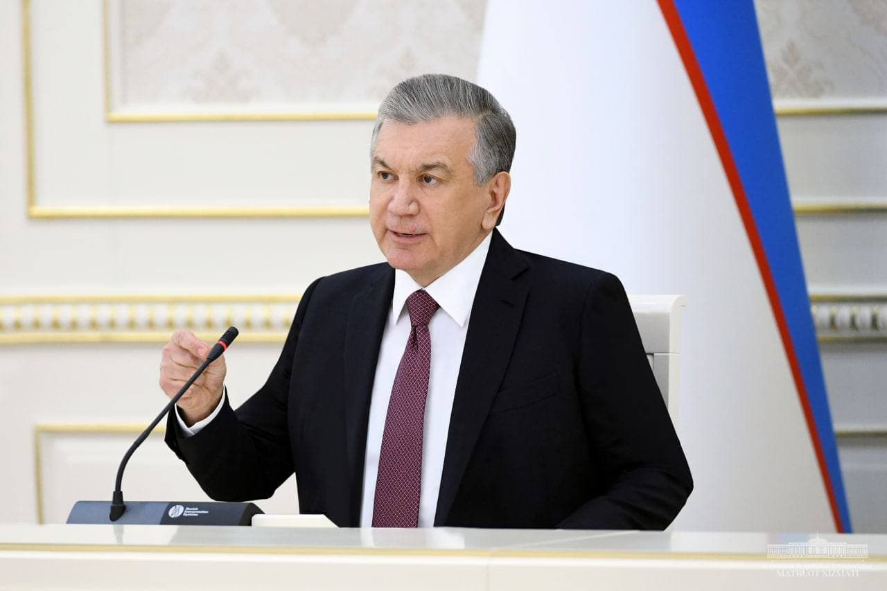 Шавкат Мирзиёев хизматлар соҳасини ривожлантириш бўйича видеоселектор йиғилиши ўтказди