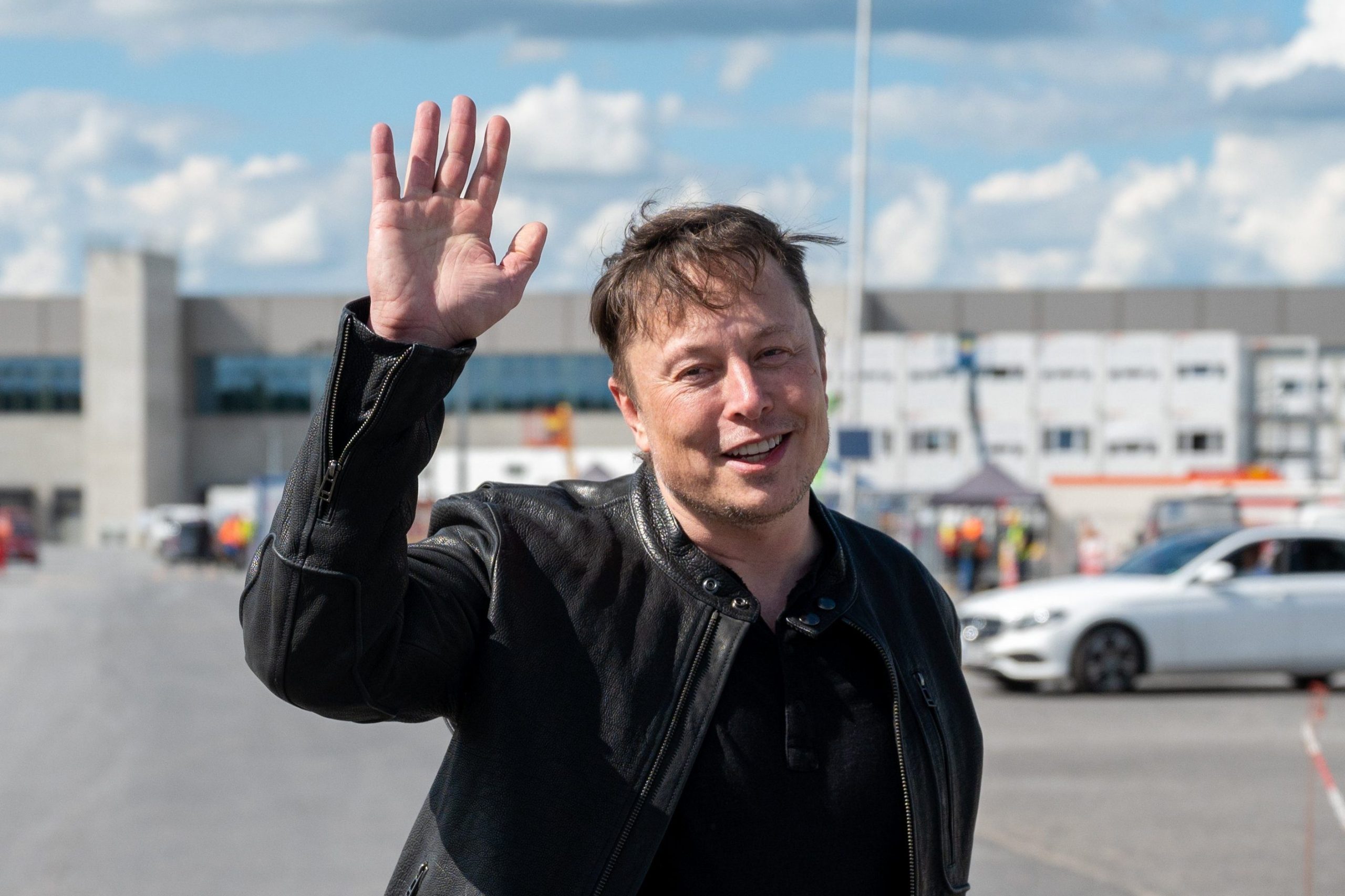 Илон Маск бизнесдан кетиши мумкин. Миллиардер блогерлик фаолиятини бошламоқчи
