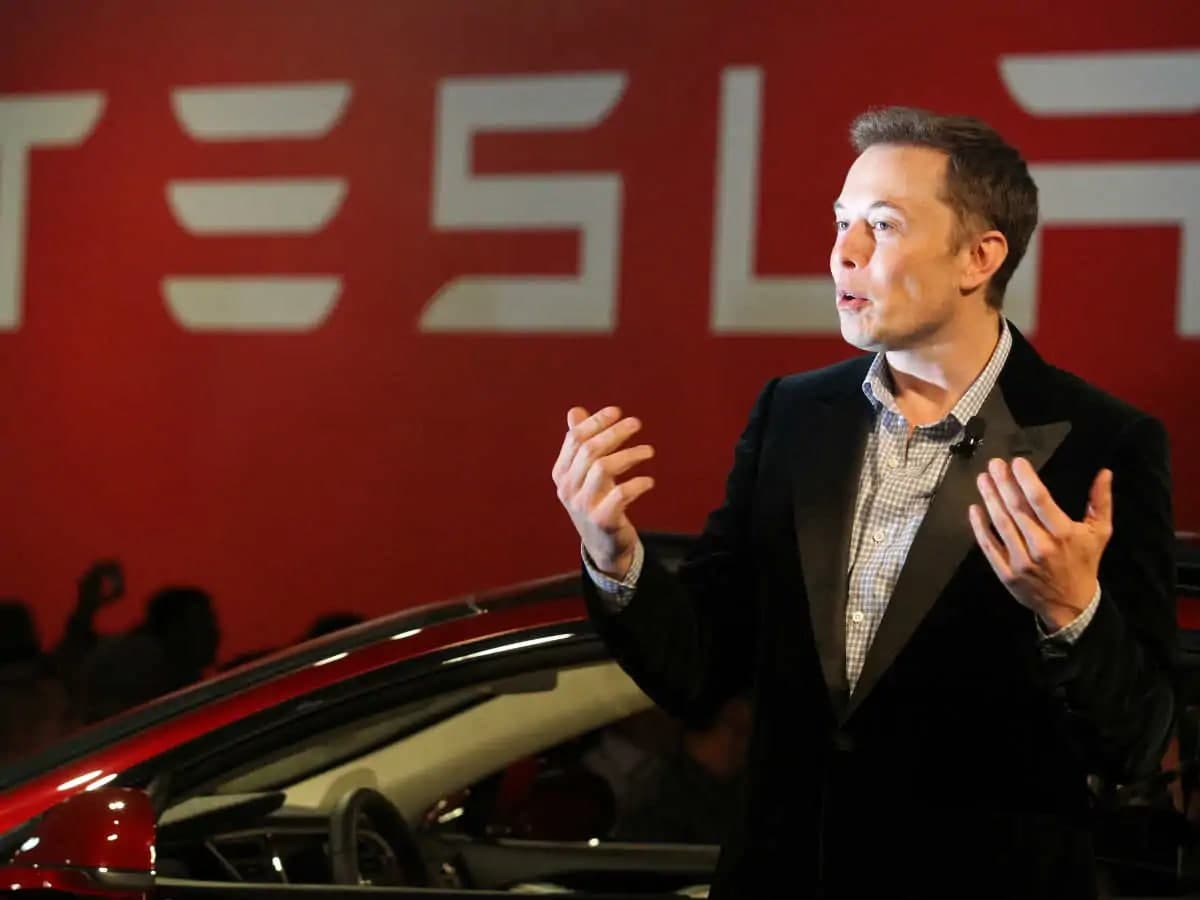 Илон Маск Tesla’нинг 10 фоиз акциясини нима сабабдан сотганини айтди