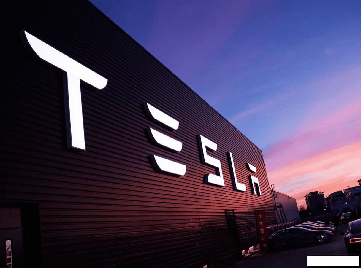 Маск Tesla акцияларининг бир қисмини сотди