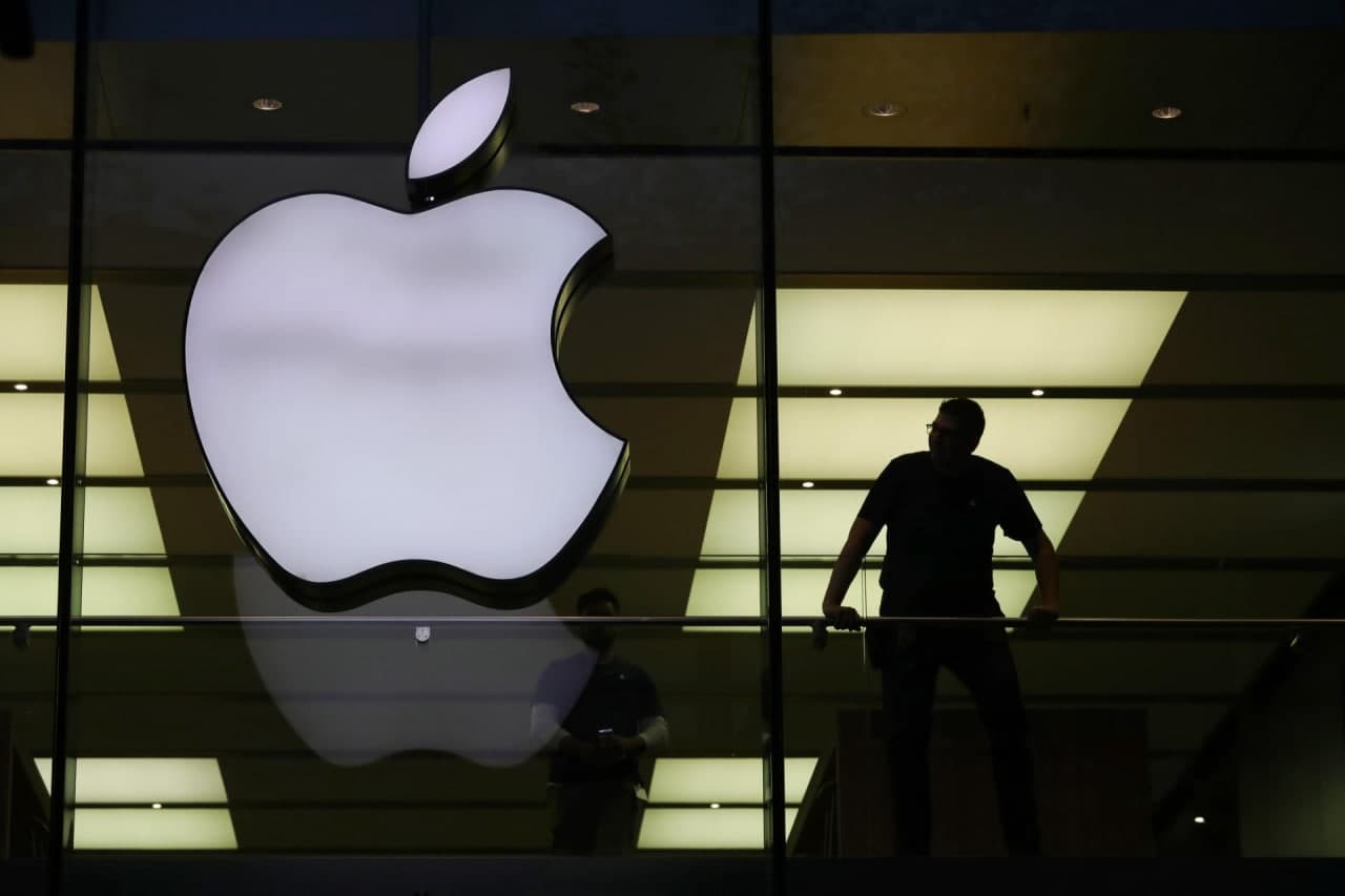 Apple ҳар бир ходимига уйдан ишлаш шароитини яхшилаши учун 1000 доллар беради