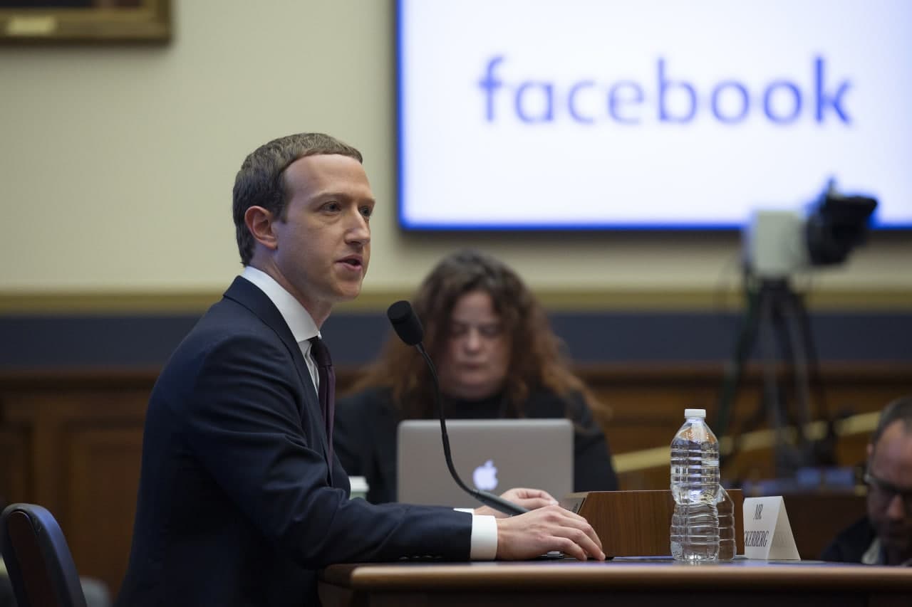 «Кечирим сўраманг, сиёсатни ишга солинг». Facebook айбловларга қандай реакция билдирди?