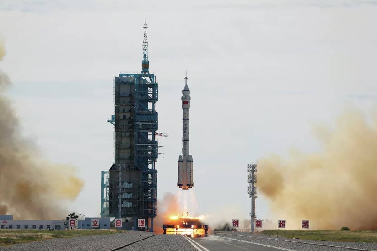 Космосга 2021 йил энг кўп ракета учирган давлат маълум бўлди