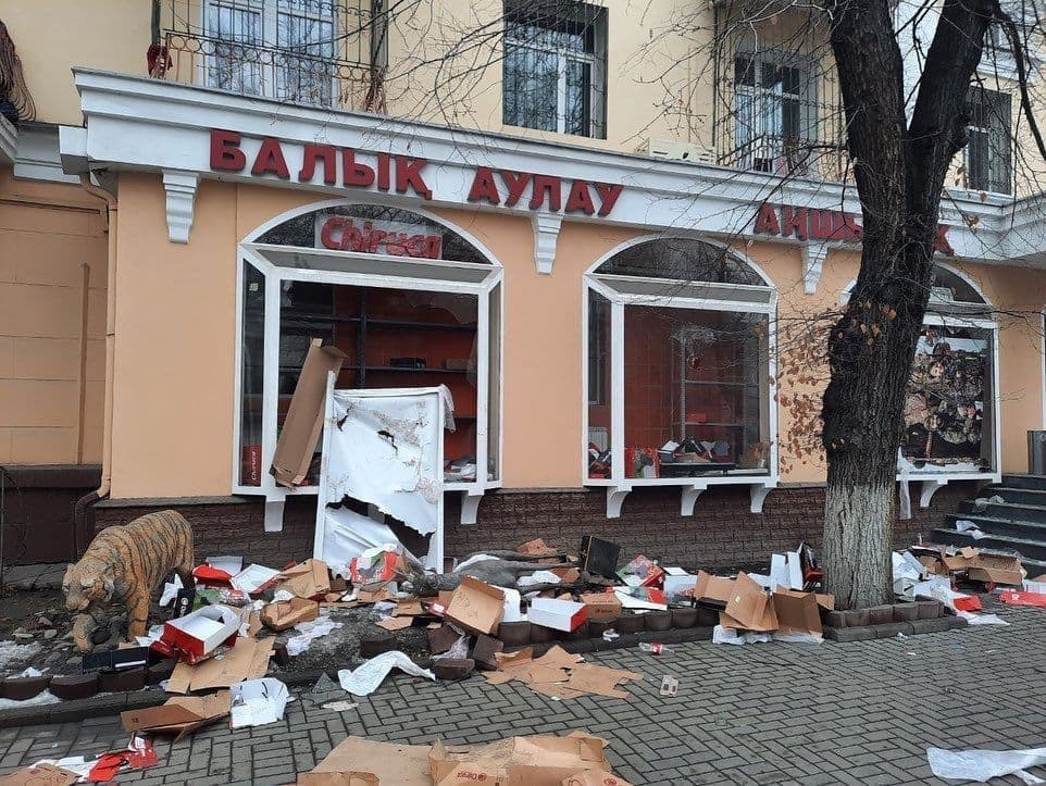 Қозоғистондаги тартибсизликлар: мамлакат чакана савдо тармоқлари қанча зарар кўрди?