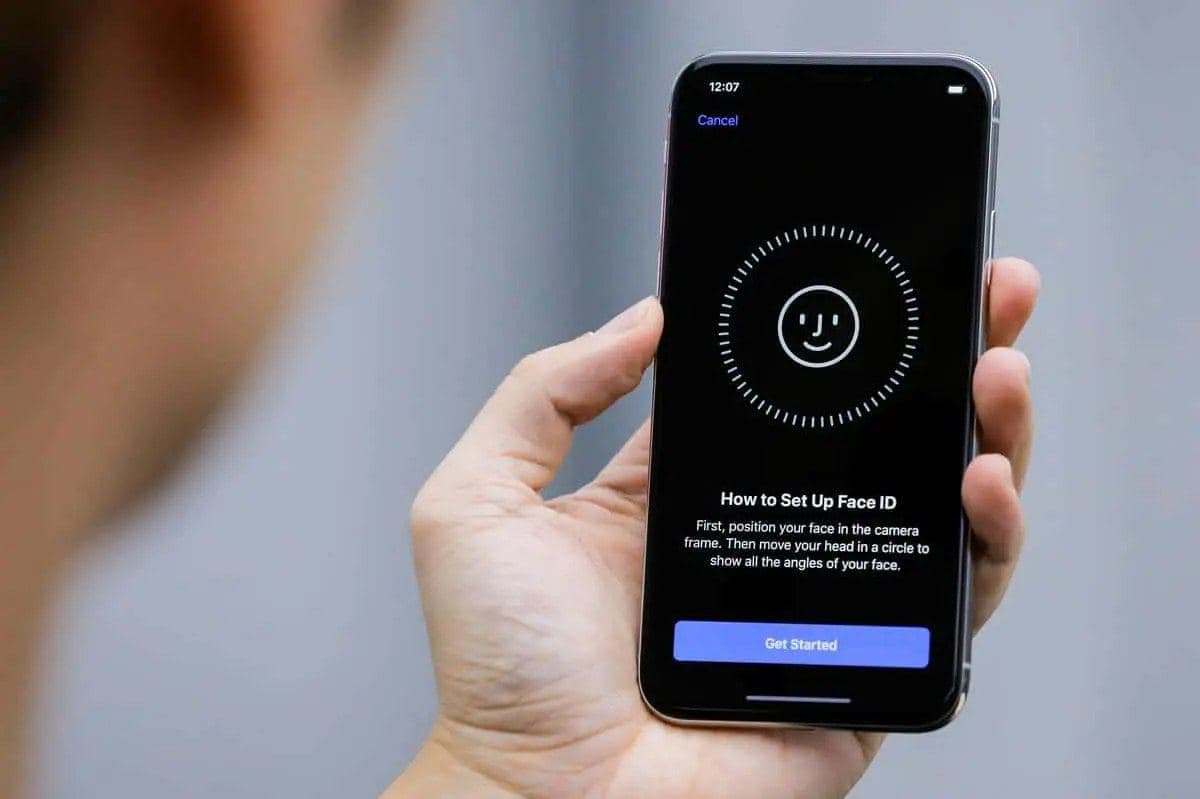Apple смартфонларга Face ID’дан ниқобли ҳолда фойдаланиш имкониятини қўшади