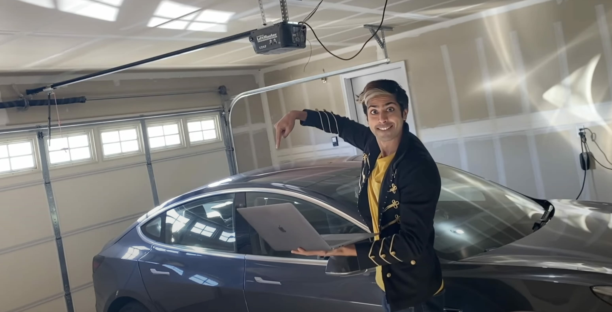 Америкалик эркак Tesla’да криптовалюта «қазиб олиш»ни бошлади