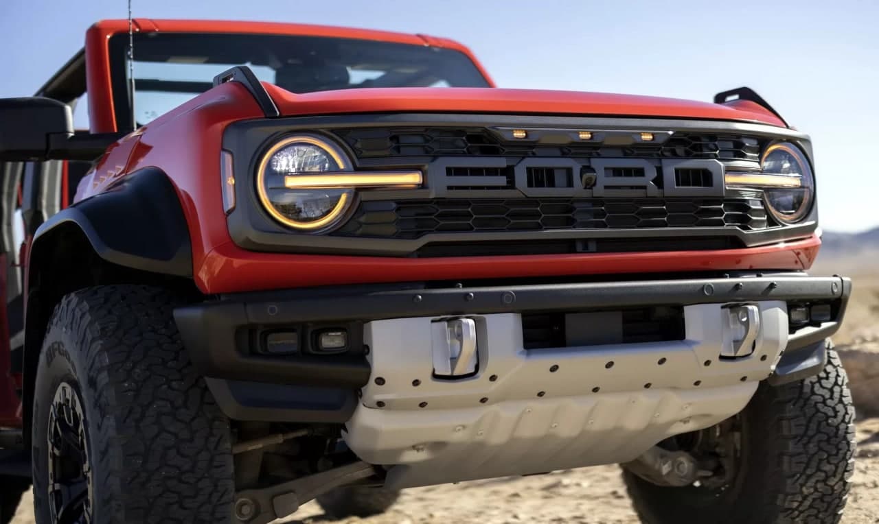 Ford Bronco йўлтанламасининг янги версиясини тақдим этди (фото)