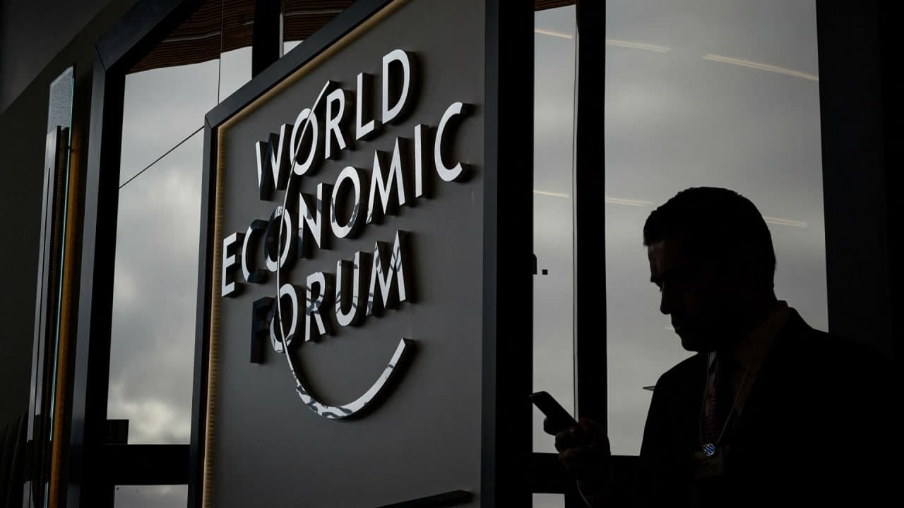 Инфляция, пандемия ва яримўтказгичлар: глобал форумда нималар муҳокама қилинди?