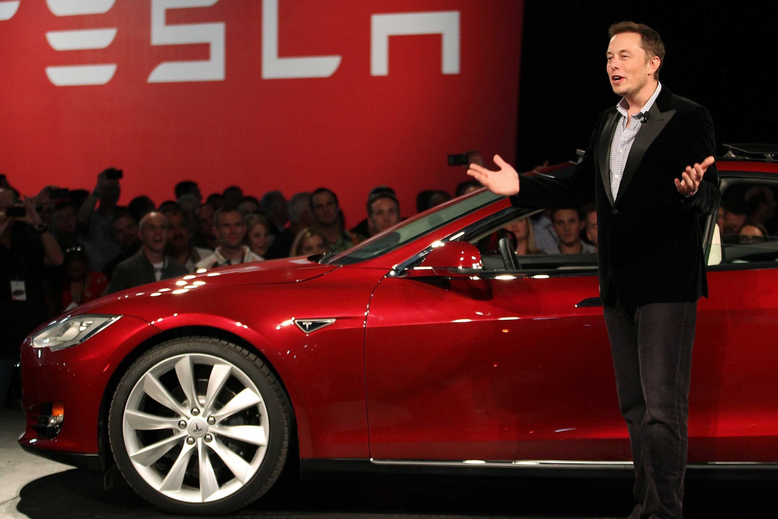Tesla 2021 yil rekord darajada daromad koʻrdi