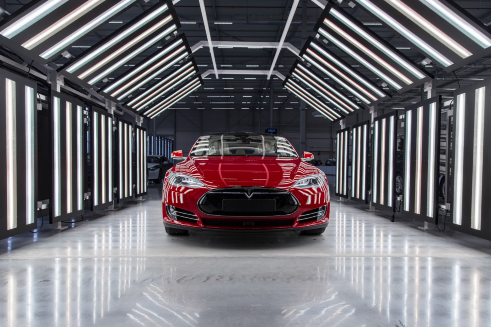 Tesla тўртинчи чоракда электромобиль етказиб бериш бўйича рекорд ўрнатди