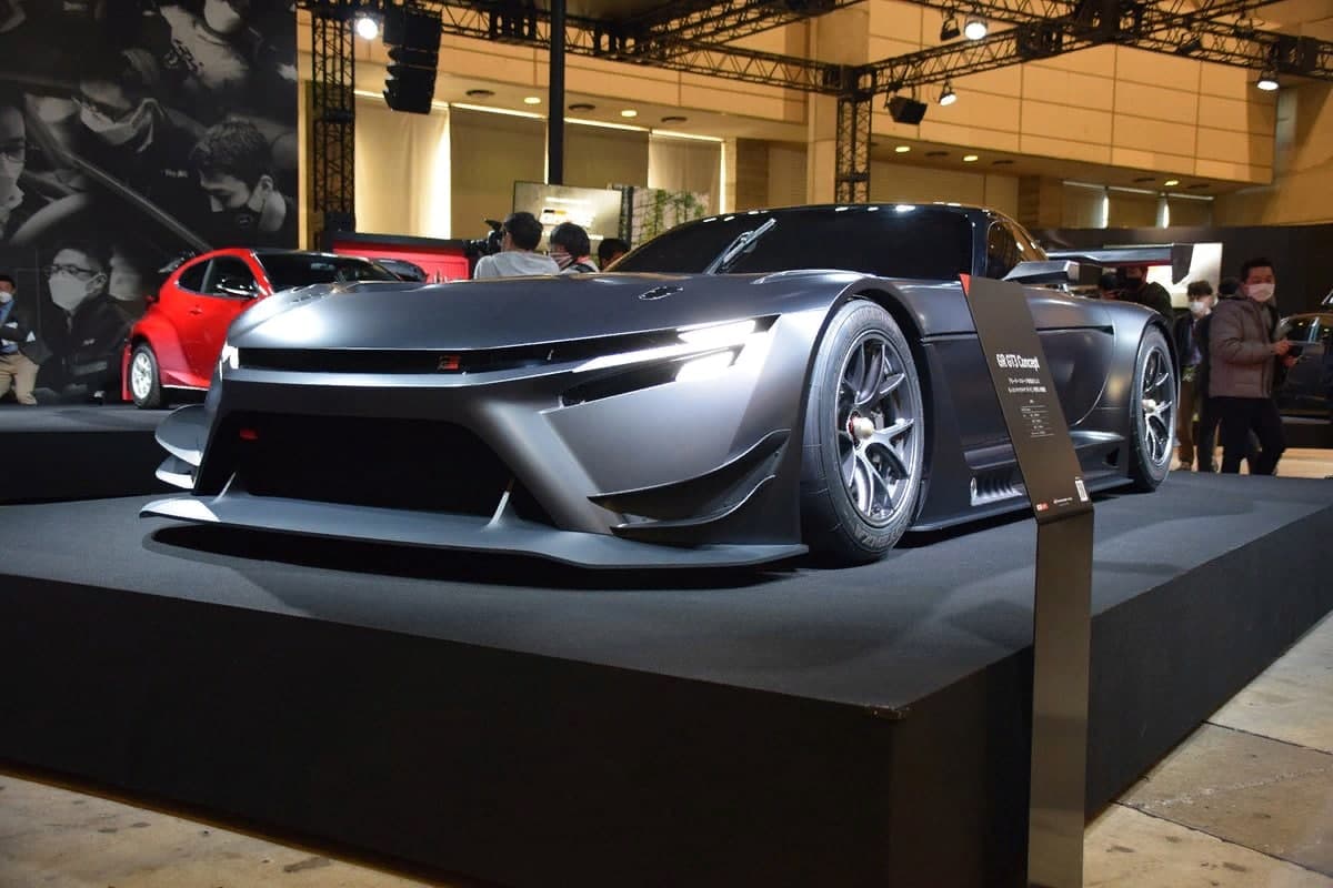 Toyota янги пойга автомобили прототипини намойиш этди