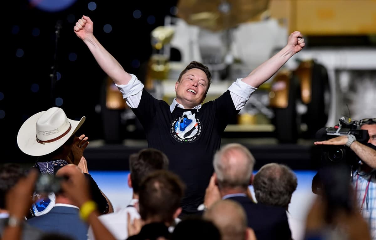 NASA хавотирда. Маскнинг компанияси яна 30 мингта сунъий йўлдошни Ер орбитасига олиб чиқади
