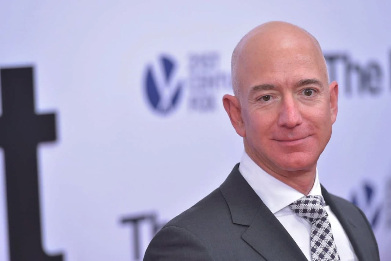 Безоснинг бойлиги Amazon акцияларининг ўсиши фонида 15 млрд долларга ошди