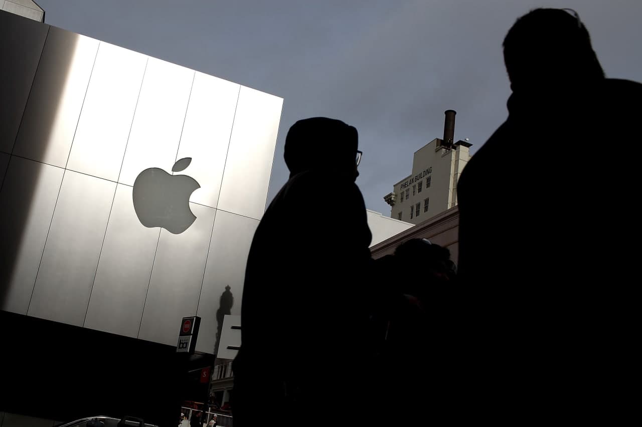Apple беларуслик iOS дастурчилардан узр сўради