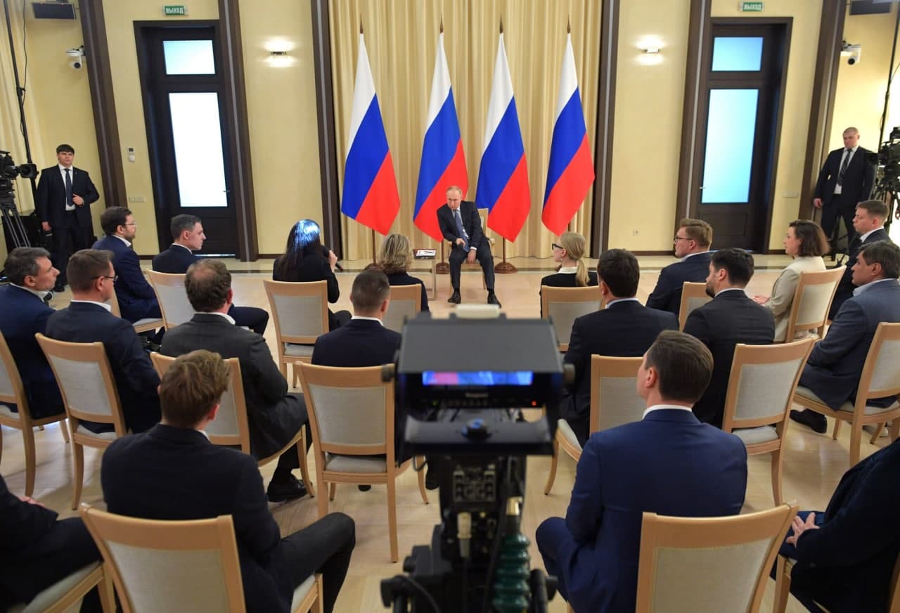 Россиялик бизнесменлар Украинадаги ҳарбий ҳаракатлар фонида Путин билан учрашувга чақирилди