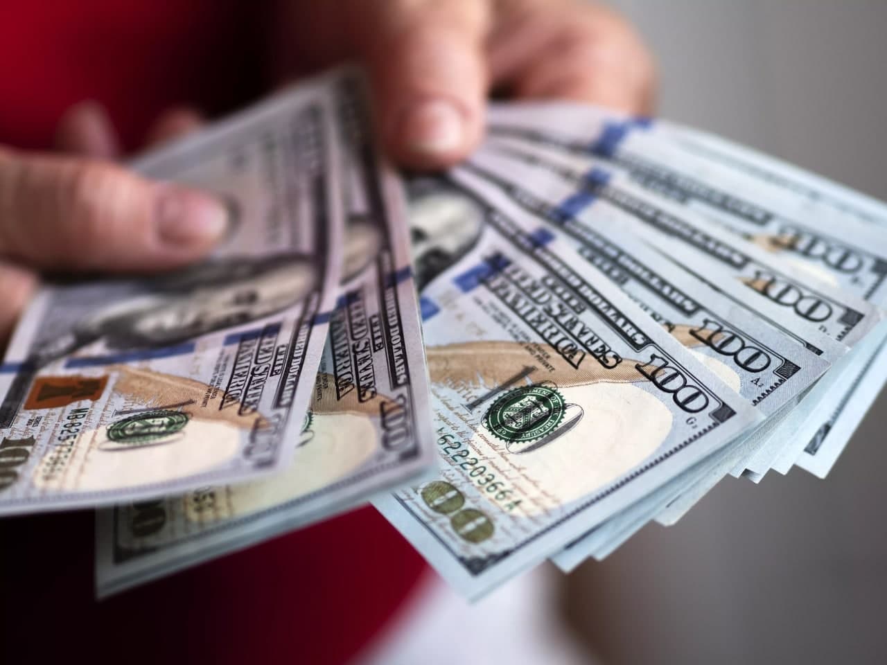 Oʻzbekistonda dollar kursi ikki kunlik tushishdan soʻng koʻtarildi