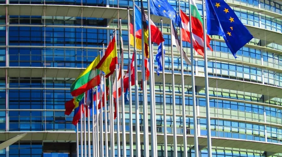 Европа Иттифоқининг янги санкциялари Россия банк бозори ва муҳим давлат компанияларининг 70 фоизига қаратилади