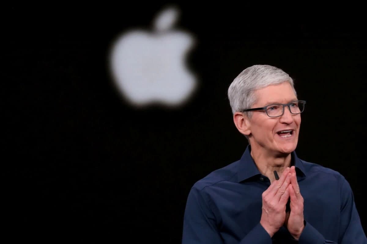 Тим Кук Apple Украинадаги жамоалари учун барча чораларни кўришини маълум қилди