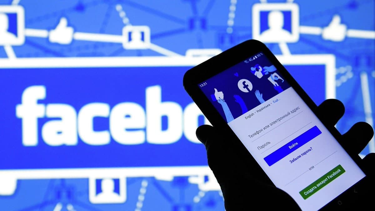 Facebook россиялик фойдаланувчиларнинг «дўстлар» рўйхатини вақтинча яширади