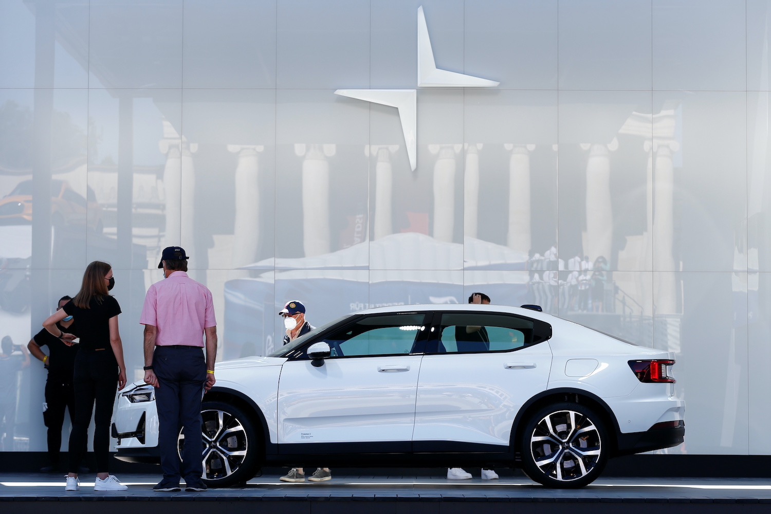 Polestar ўз рекламасида Tesla ва Volkswagen’ни масхара қилди