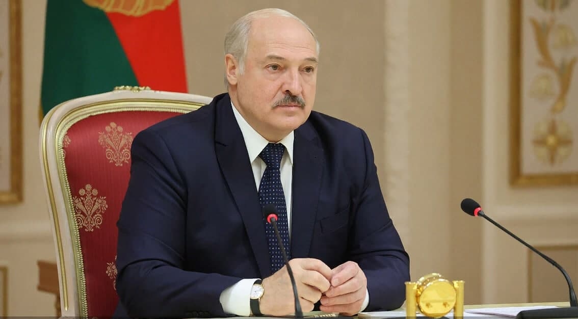 Lukashenko Belarusga qarshi sanksiyalarga munosabat bildirdi