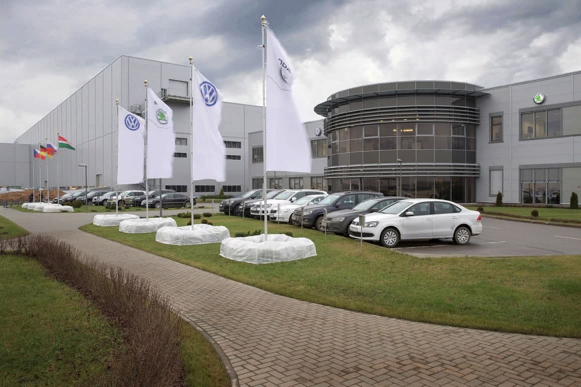 Volkswagen Россияда автомобиль ишлаб чиқариш ва мамлакатга экспорт қилишни тўхтатади