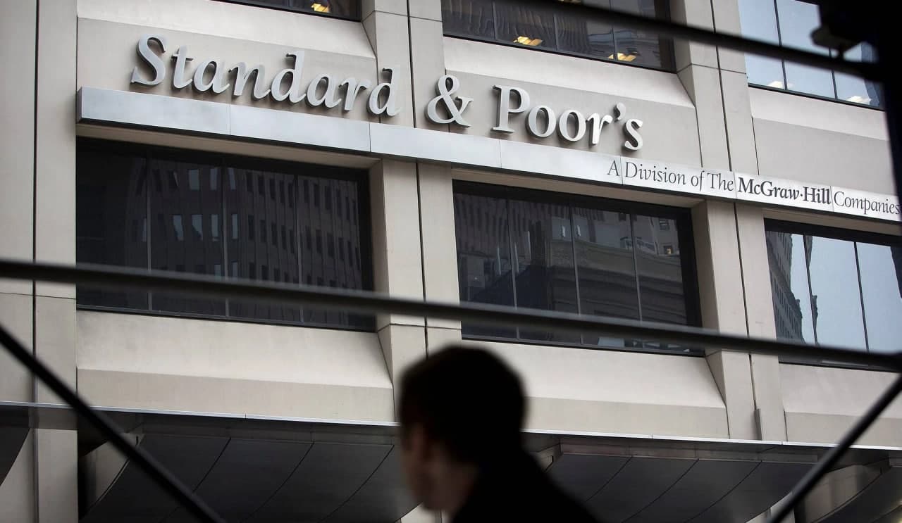 S&P Россиянинг 52 та компанияси рейтингини «дефолт олди» даражасига туширди