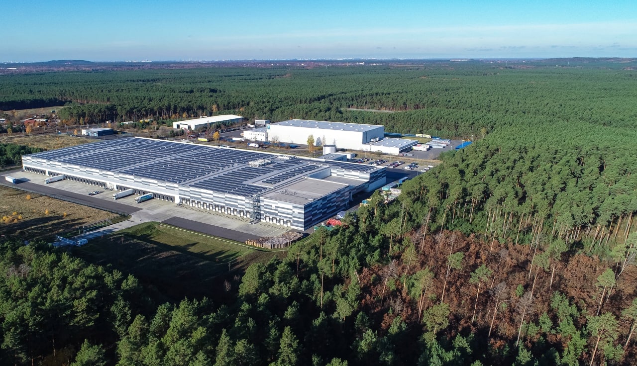 Tesla’нинг Берлиндаги электромобиль заводи очилди