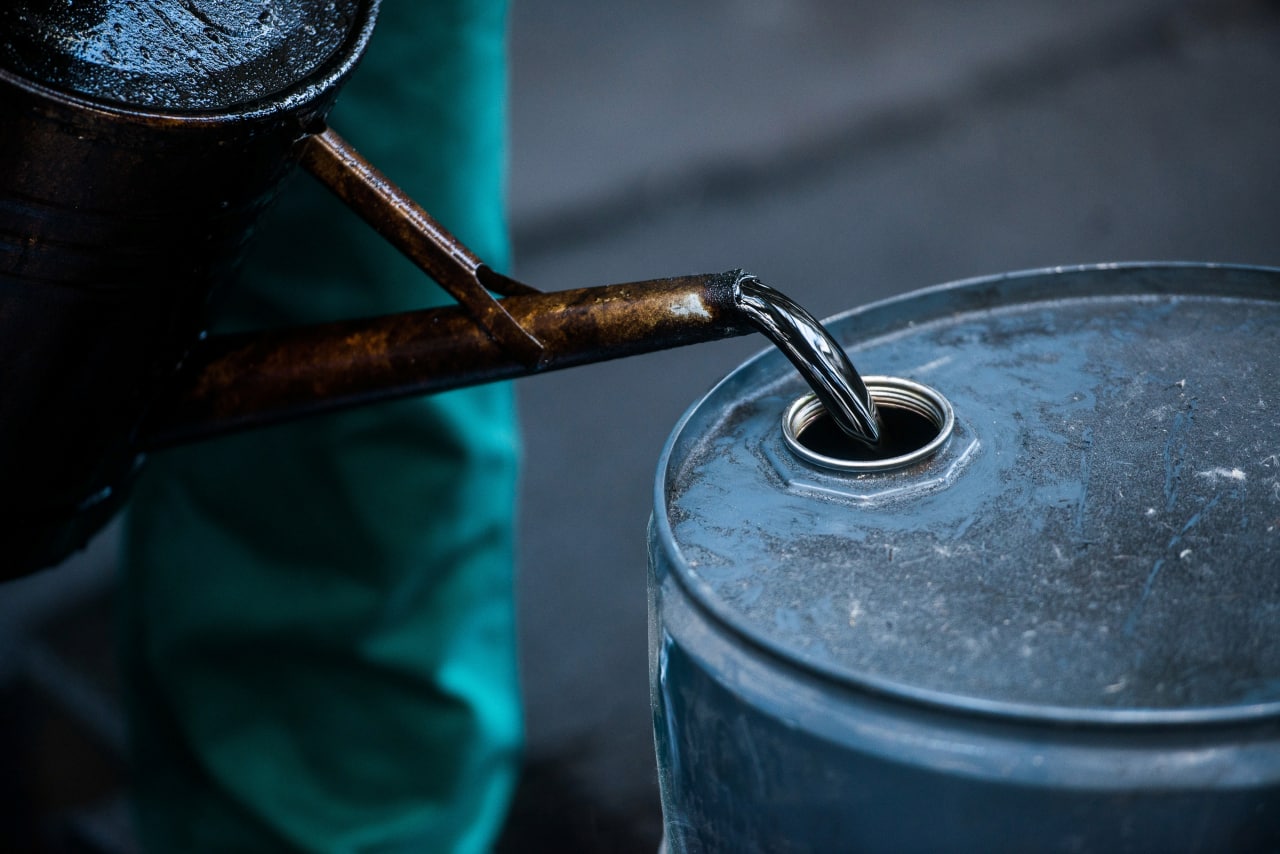 Нефть нархи Хитойда COVID-19 билан боғлиқ вазият ёмонлашгани сабабли 4 фоизга арзонлашди