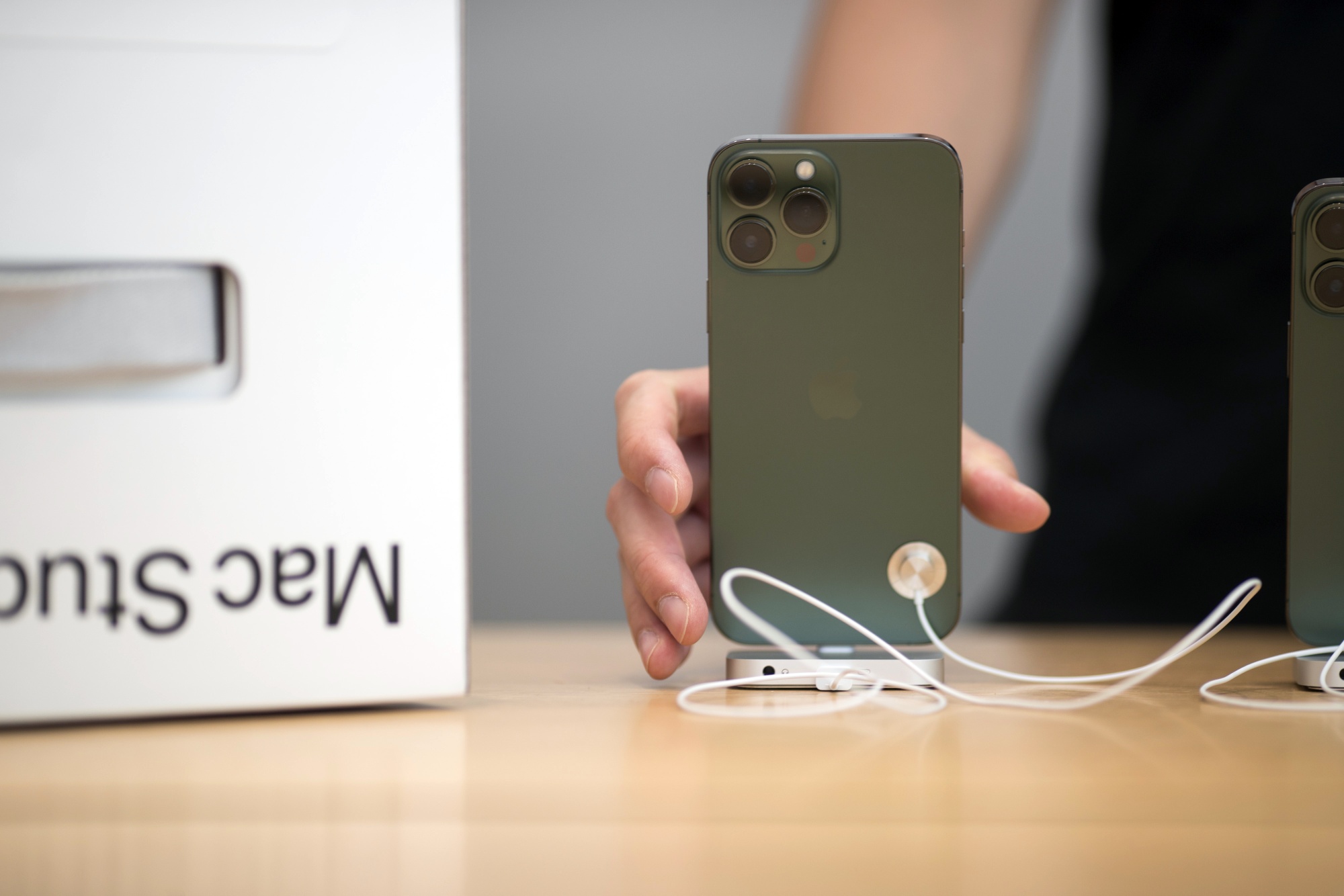 Янги камера ва эски дизайн: iPhone 14 ҳақида маълумотлар пайдо бўлди