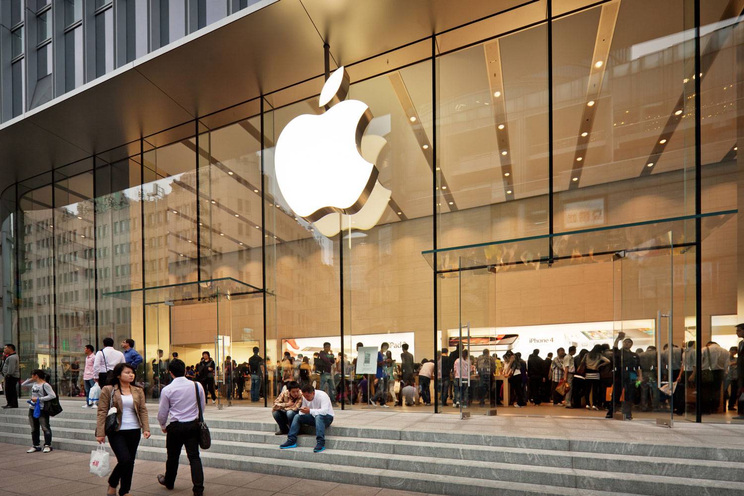 iPhone 14 автофокусли олд камера билан жиҳозланиши мумкин