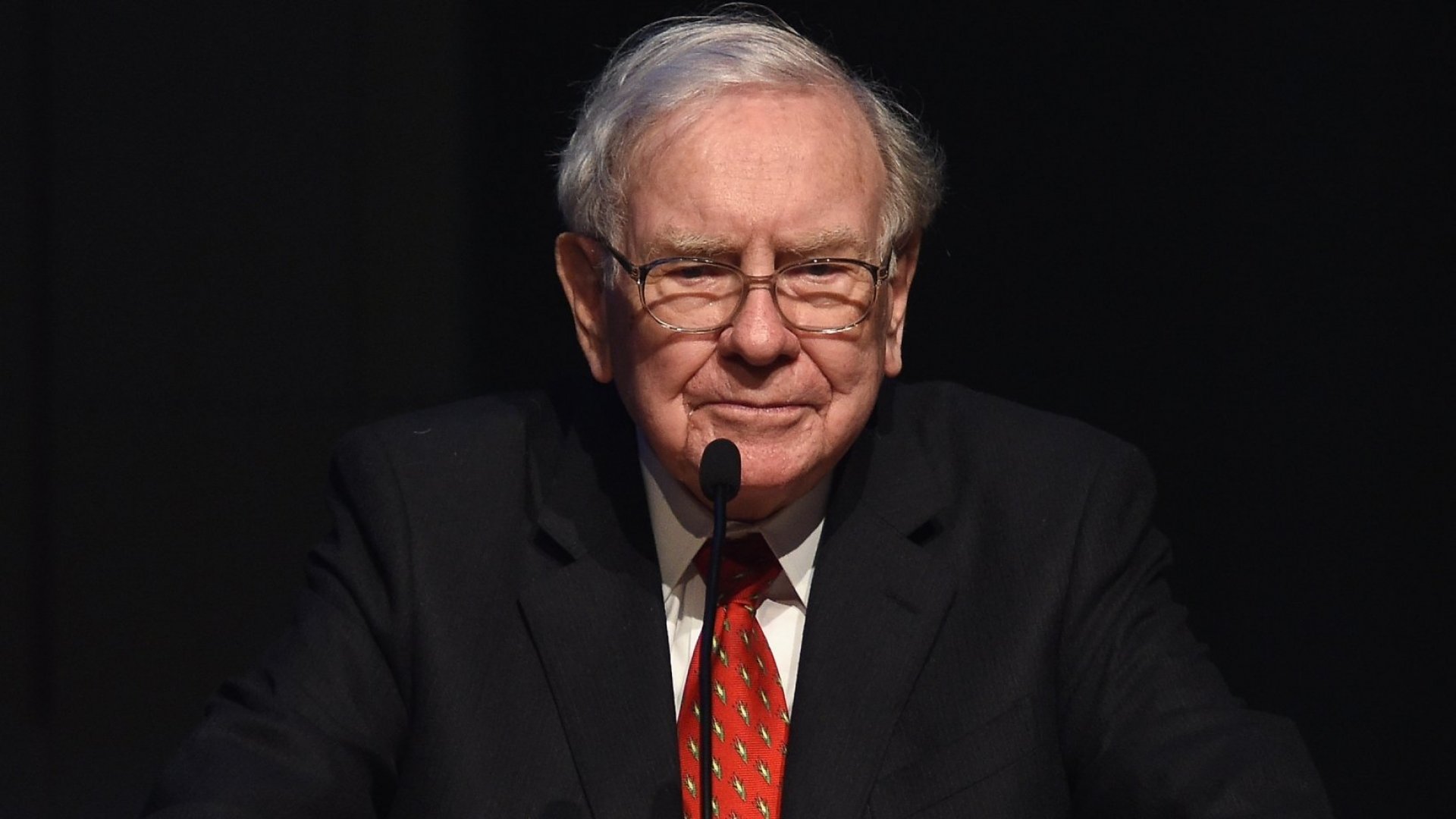 Berkshire Hathaway акциядори Баффетнинг директорлар кенгаши раислигидан кетишини қўллаб-қувватлади