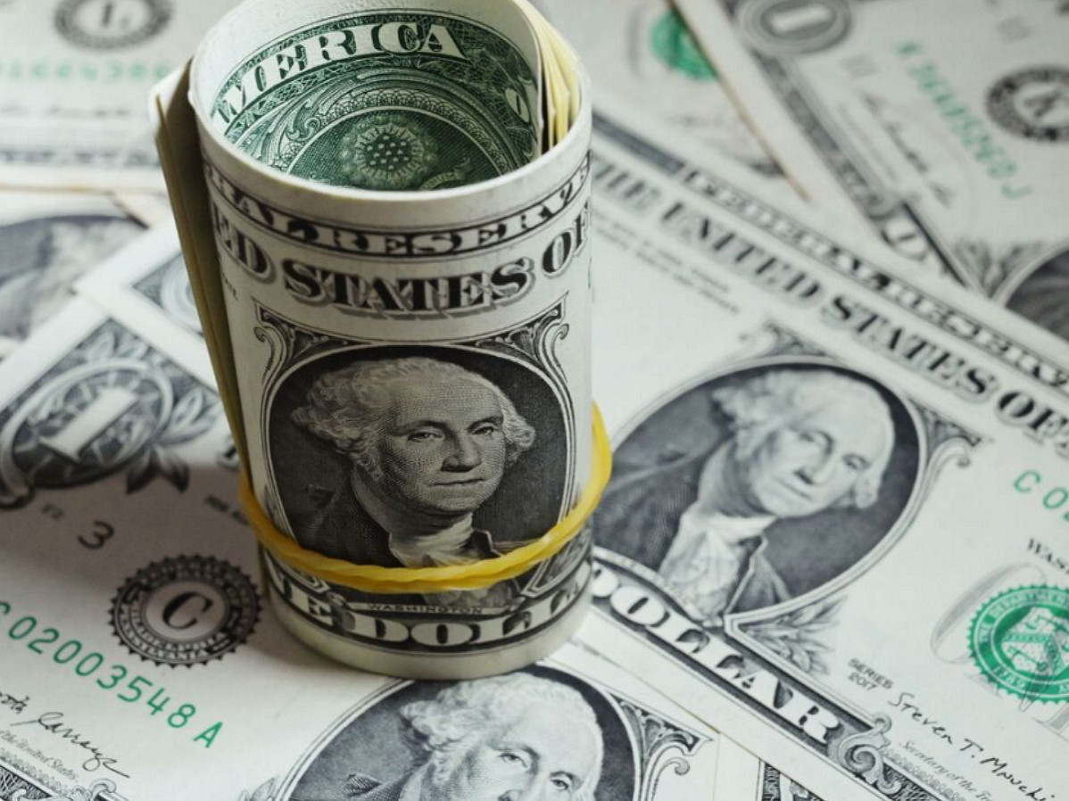 Oʻzbekistonda dollarning rasmiy kursi ketma-ket oltinchi kun tushdi