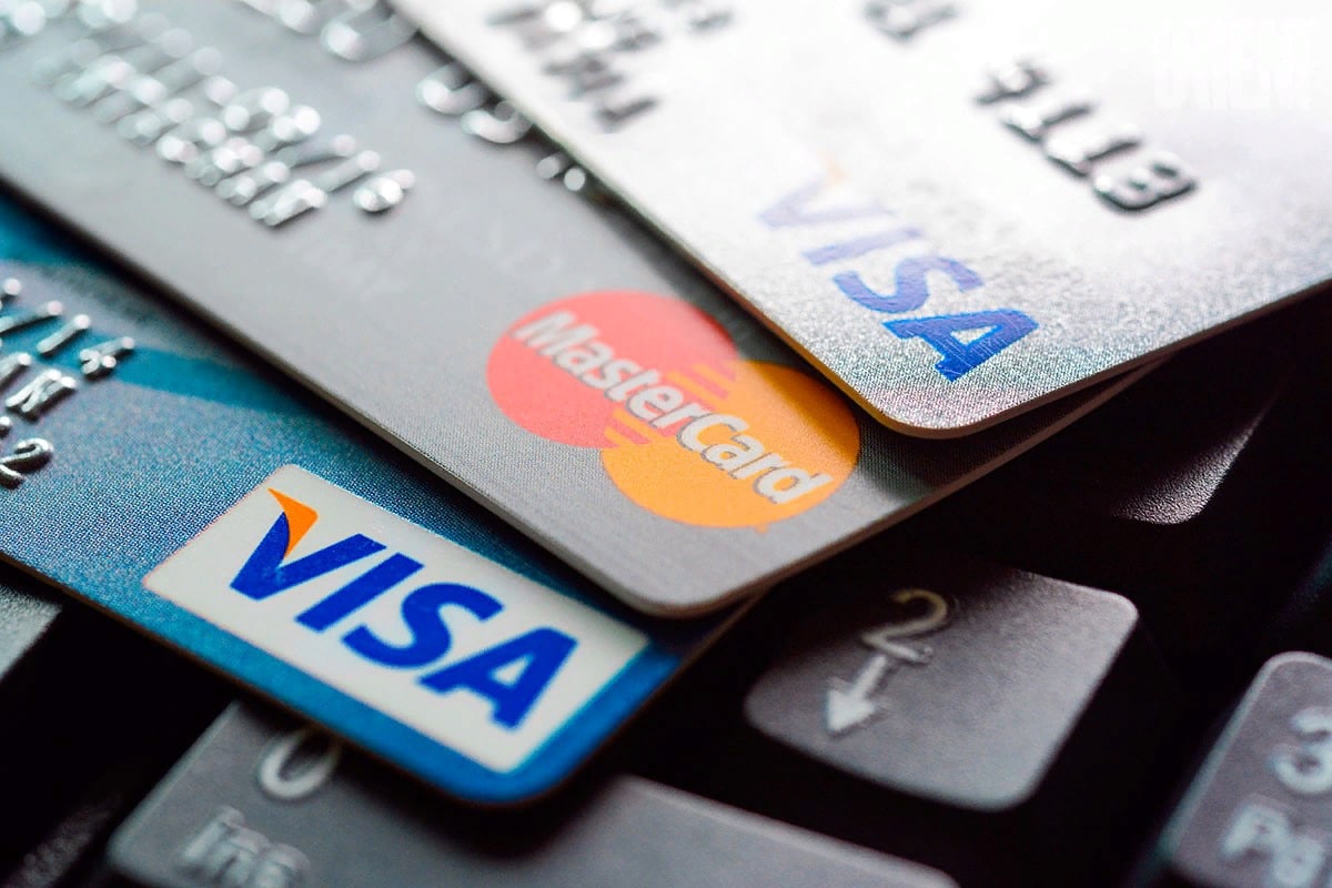 Қозоғистон банклари россияликларга Visa ва MasterCard карталарини чиқаришдаги хавфлардан огоҳлантирилди