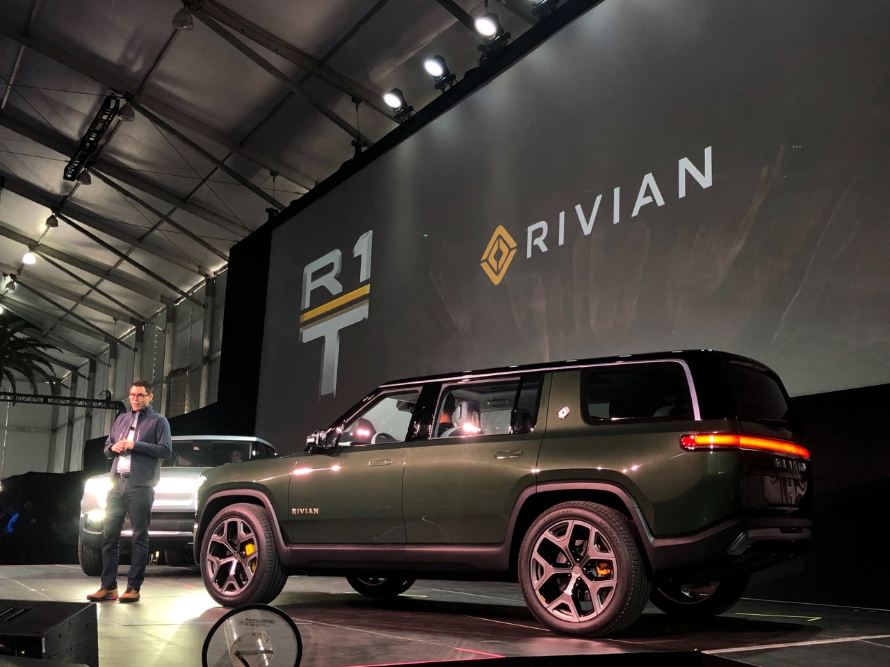 Rivian таъминот занжири муаммоларига қарамай, электромобиль ишлаб чиқаришни оширди