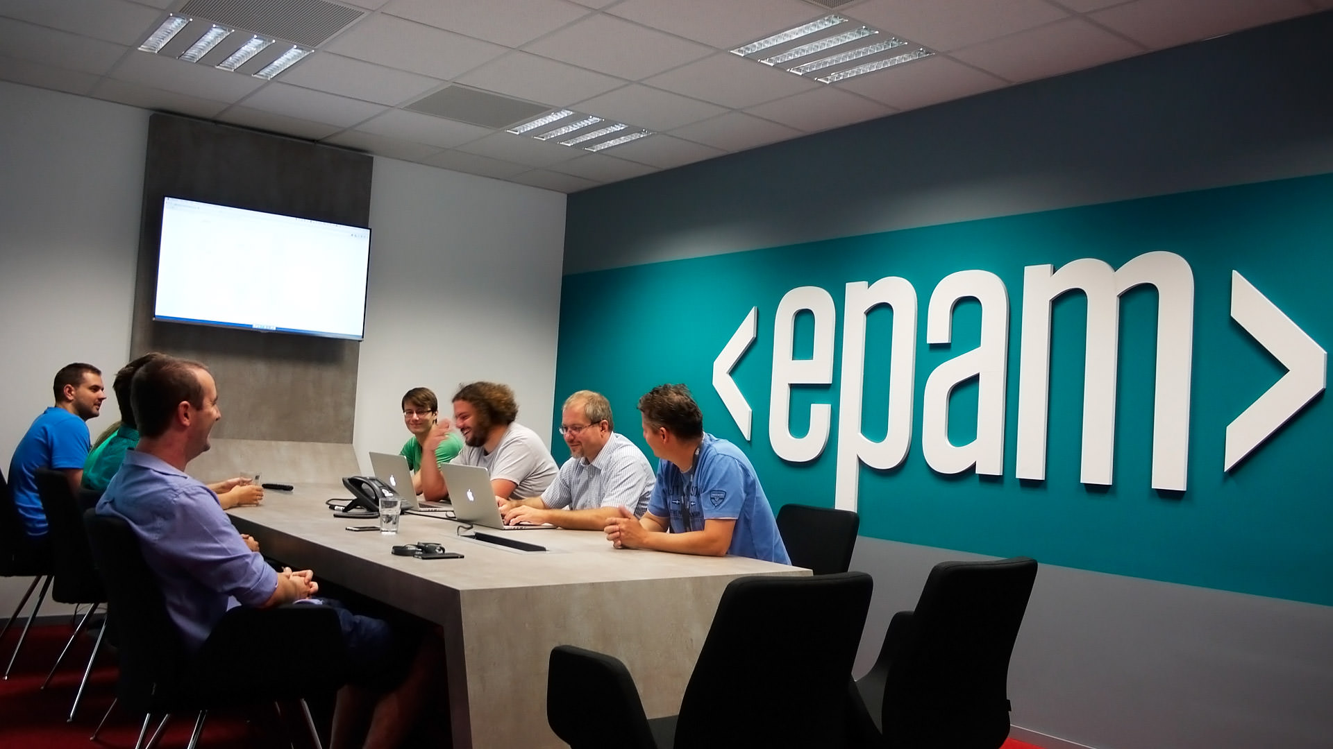 EPAM IT компанияси юзлаб ходимларини Россия ва Беларусдан Ўзбекистонга кўчирди — ОАВ