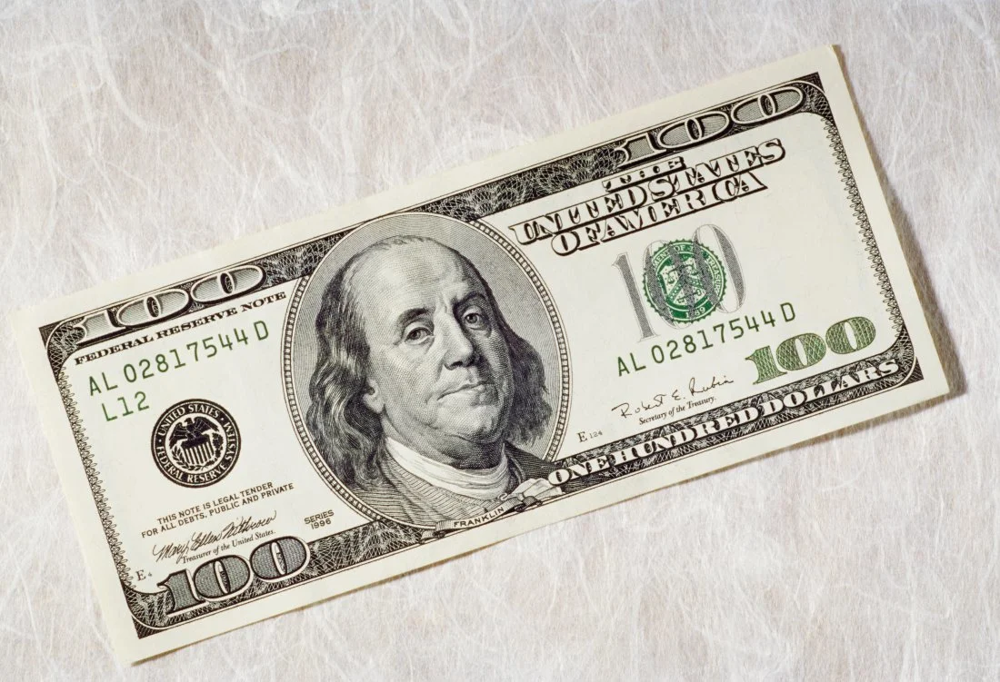 Oʻzbekistonda dollarning rasmiy kursi ketma-ket toʻrtinchi kun pastladi
