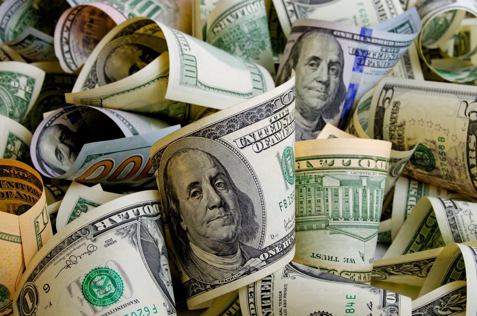 Oʻzbekistonda dollarning rasmiy kursi 11 200 soʻmdan pastladi