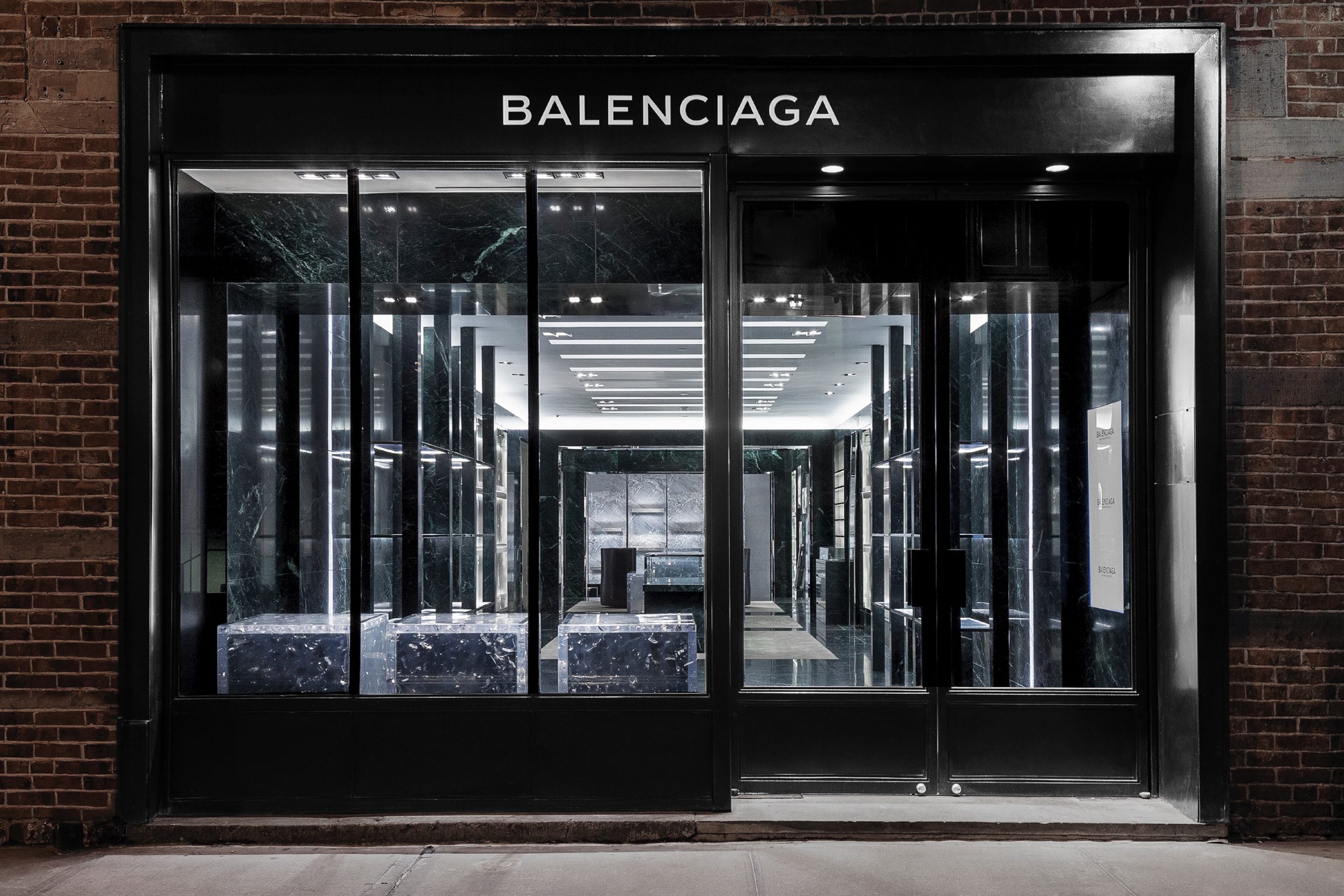 Balenciaga тўлов учун криптовалюталарни қабул қила бошлайди