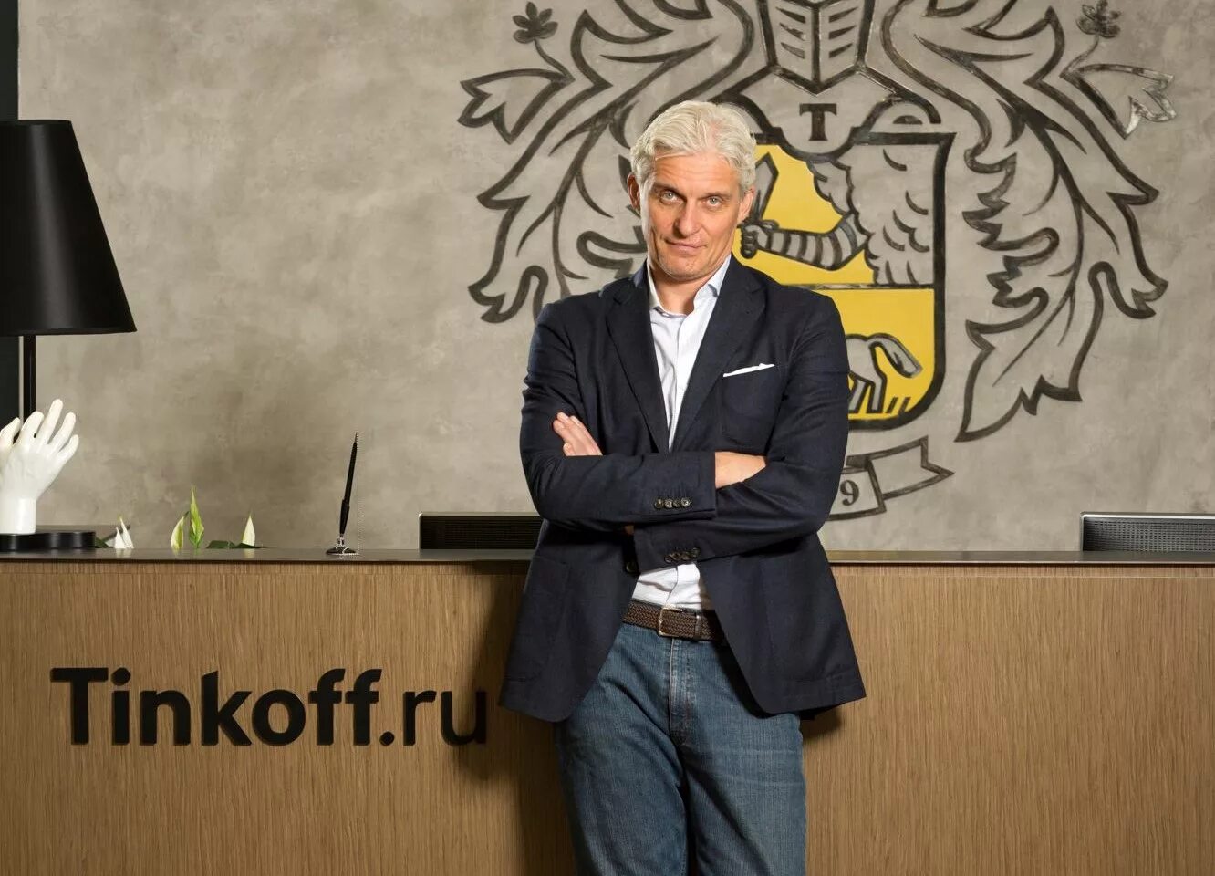 Kreml urushni qoralagan Tinkovga tahdid qilgan. Tadbirkor Tinkoff Bankʻdagi ulushining “bir tiyinga” sotilishi sabablarini ochiqladi